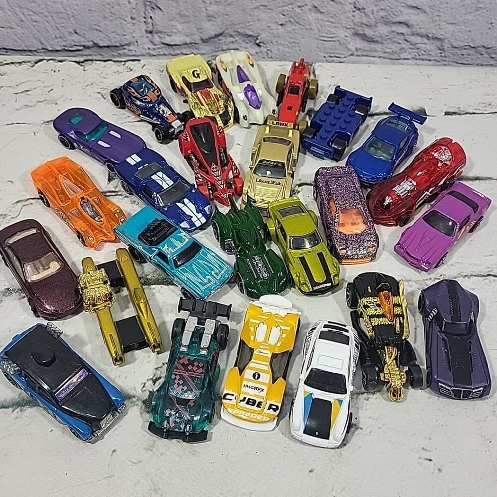 Hotwheels Cars Large Lot Of 25 Die-Cast Vehicles Rolling Figures Assorted Series